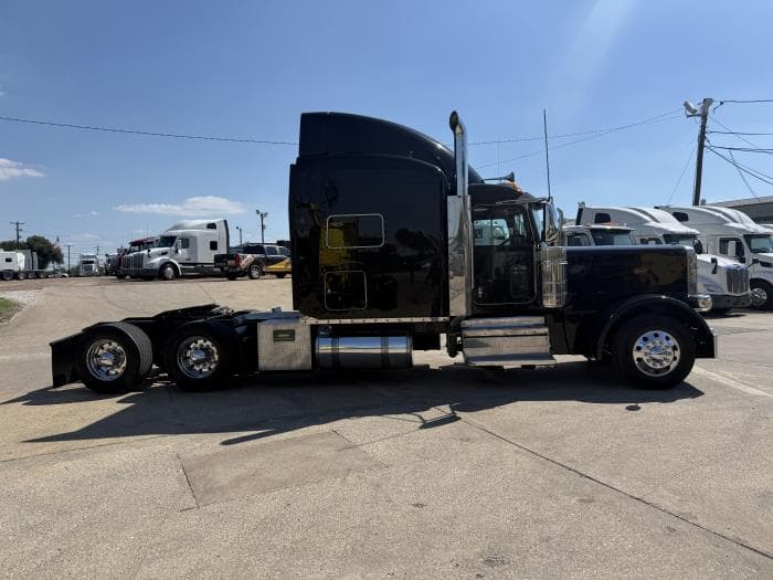2022 Peterbilt 389 — photo 30