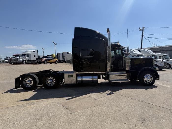 2022 Peterbilt 389 — photo 31