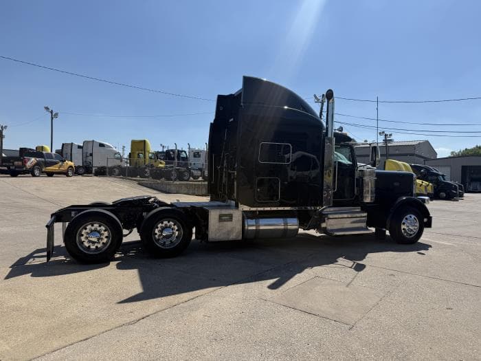 2022 Peterbilt 389 — photo 33