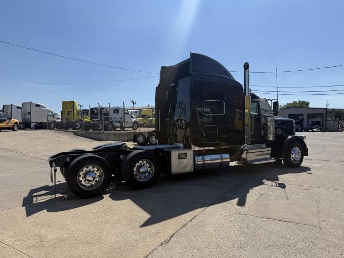 2022 Peterbilt 389 — photo 34