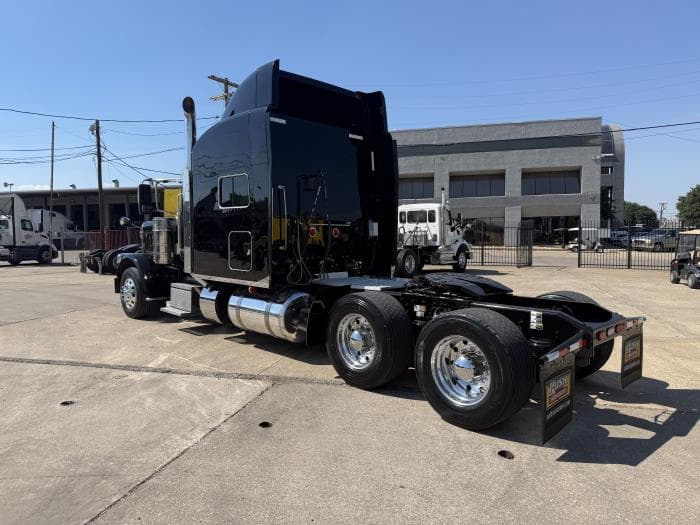 2022 Peterbilt 389 — photo 39