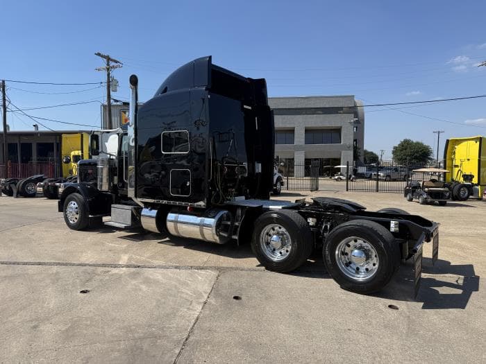 2022 Peterbilt 389 — photo 40