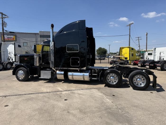 2022 Peterbilt 389 — photo 42