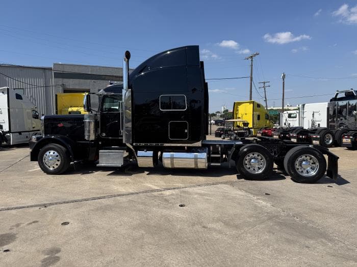 2022 Peterbilt 389 — photo 43
