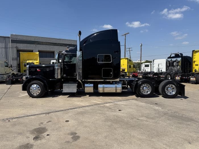 2022 Peterbilt 389 — photo 3