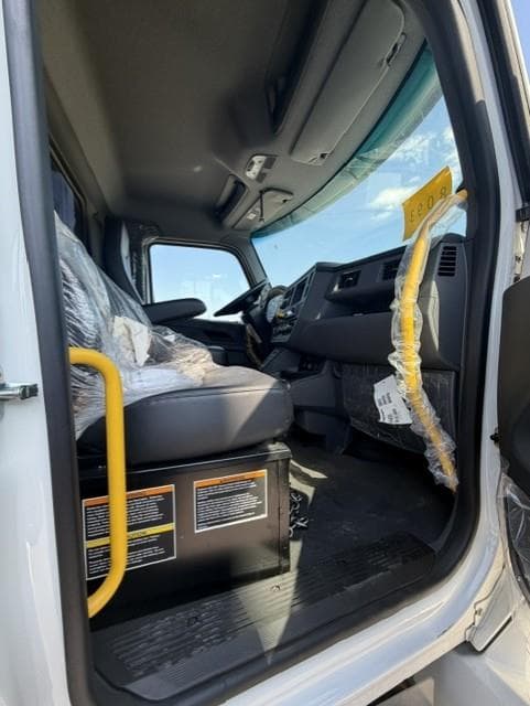 2025 Peterbilt 537 in Dallas, TX — photo 14