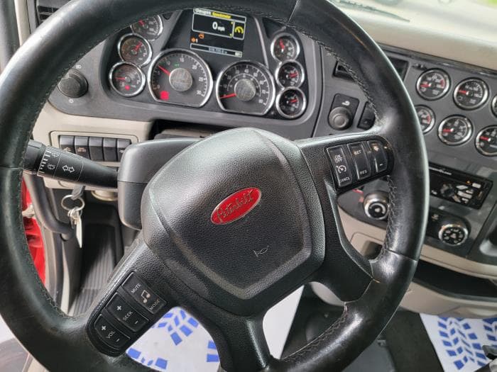 2019 Peterbilt 579 — photo 16