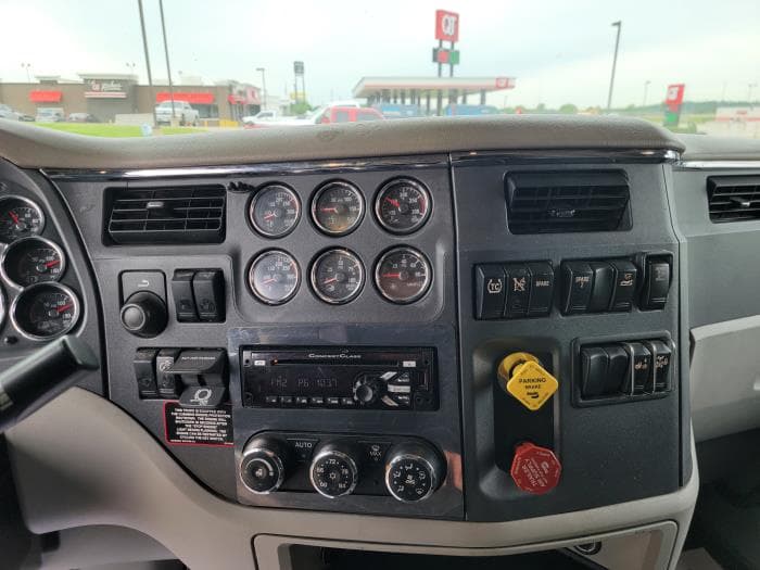 2019 Peterbilt 579 — photo 18