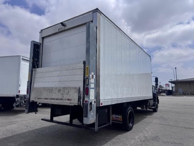 2019 Hino 268 — photo 8