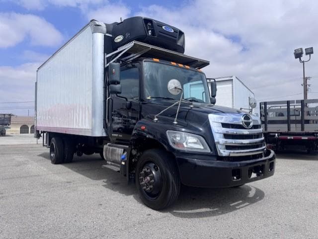 2019 Hino 268 — photo 2