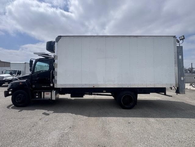 2019 Hino 268 — photo 5