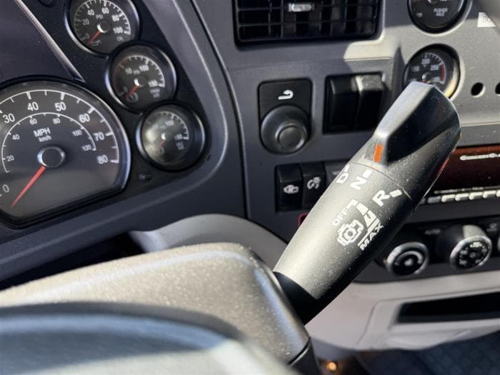 2021 Peterbilt 567 — photo 27