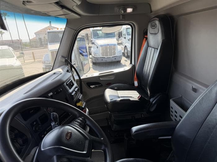 2021 Peterbilt 567 — photo 19