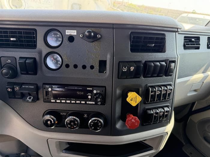 2021 Peterbilt 567 — photo 22