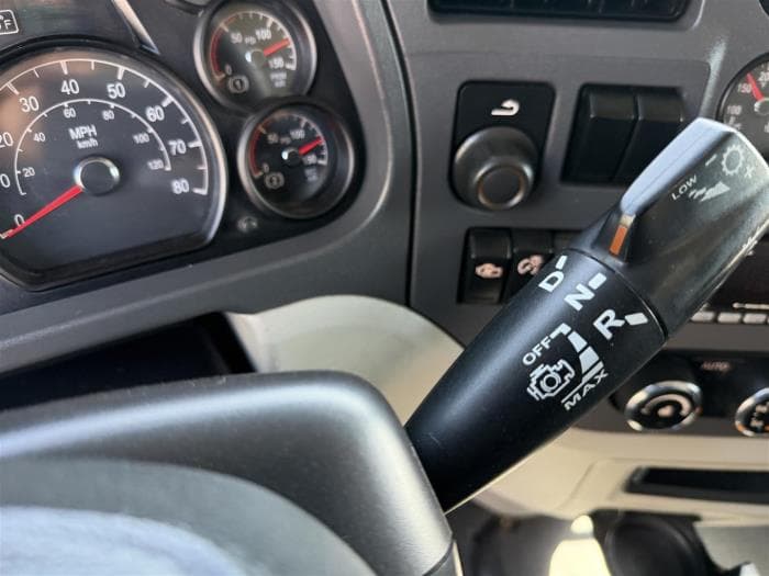 2021 Peterbilt 567 — photo 25