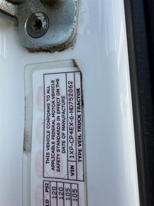 2021 Peterbilt 567 — photo 28