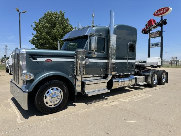 2025 Peterbilt 589 — photo 2