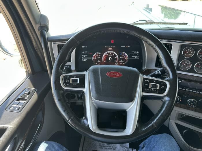 2025 Peterbilt 589 — photo 9