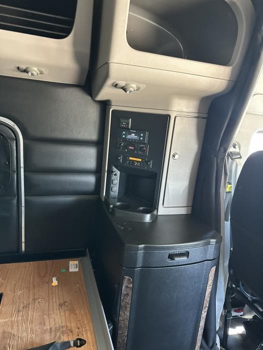 2025 Peterbilt 589 — photo 17