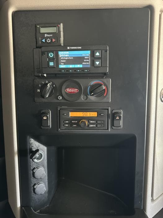 2025 Peterbilt 589 — photo 13