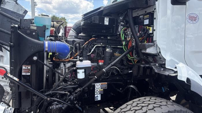 2025 Peterbilt 567 — photo 18