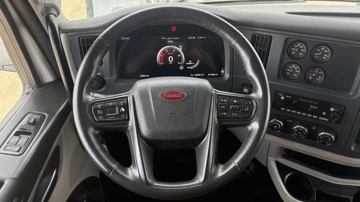2025 Peterbilt 567 — photo 13