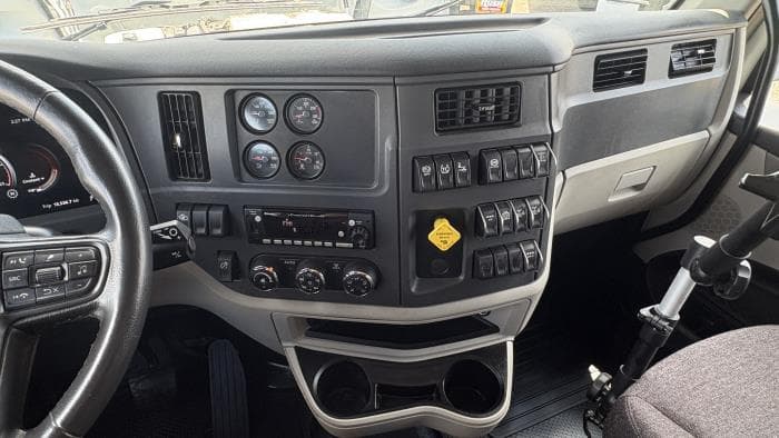 2025 Peterbilt 567 — photo 12