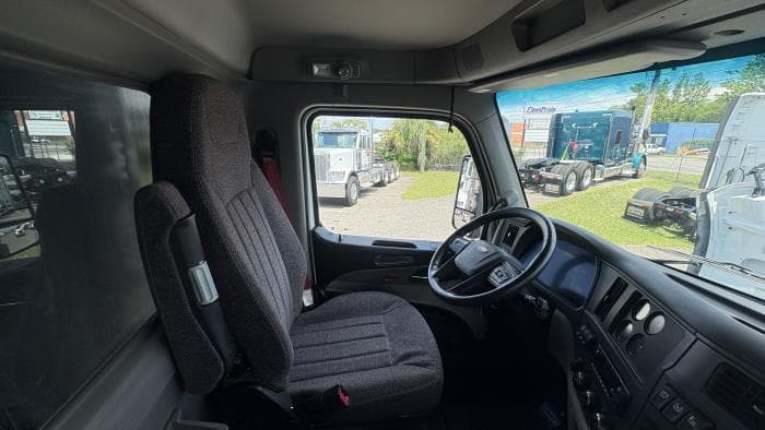 2025 Peterbilt 567 — photo 15