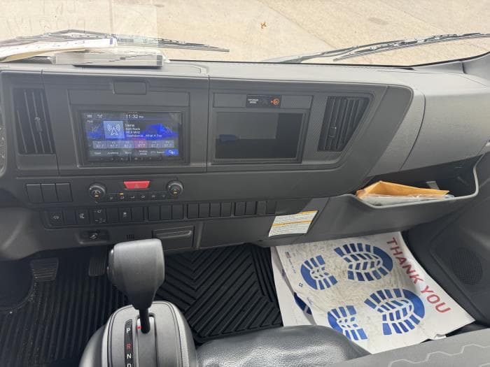 2027 Isuzu NRR — photo 14