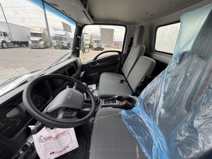 2027 Isuzu NRR — photo 15