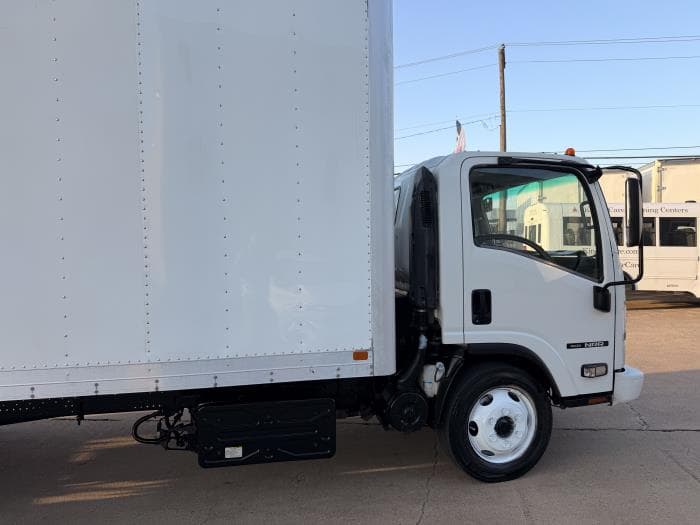 2022 Isuzu NRR — photo 4