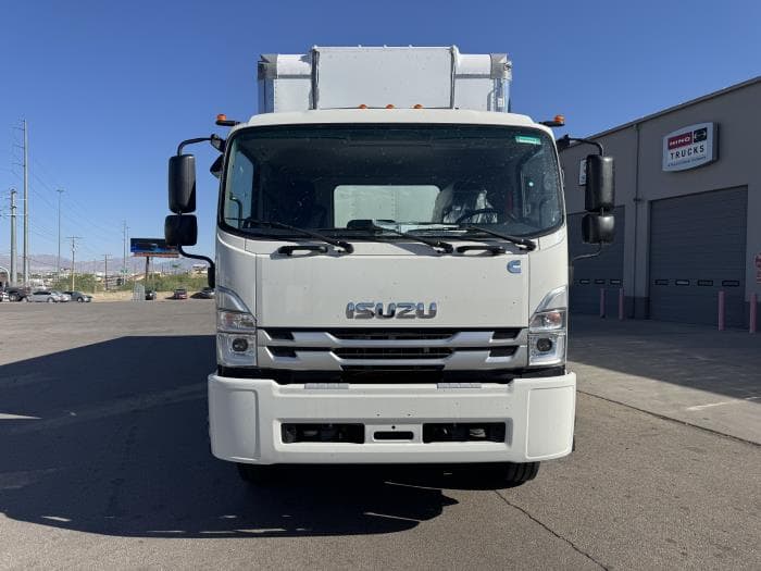 2026 Isuzu FTR — photo 3