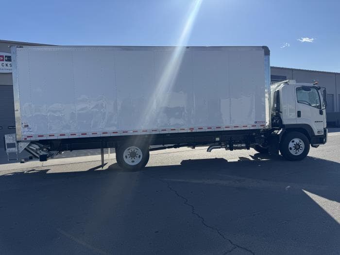 2026 Isuzu FTR — photo 5