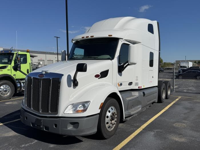 2021 Peterbilt 579 — photo 2