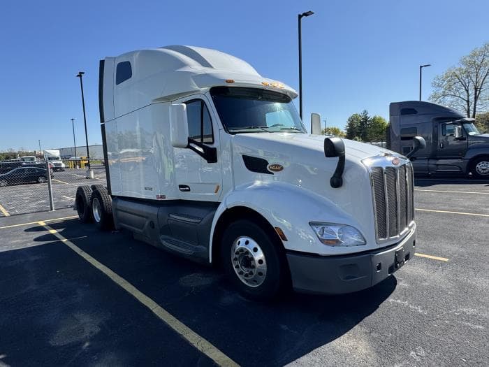 2021 Peterbilt 579 — photo 9
