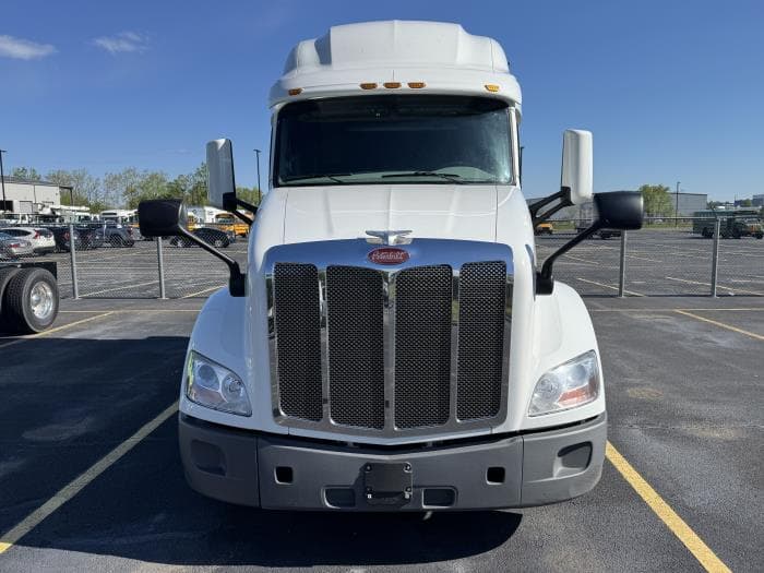 2021 Peterbilt 579 — photo 10