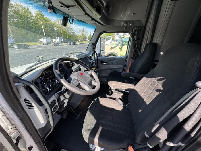2021 Peterbilt 579 — photo 11