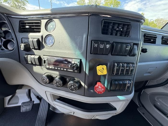 2021 Peterbilt 579 — photo 22
