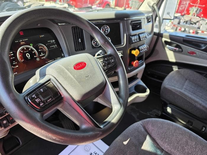 2022 Peterbilt 579 — photo 7