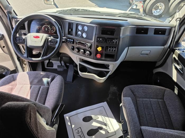 2022 Peterbilt 579 — photo 11