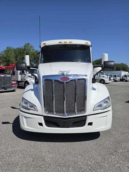 2022 Peterbilt 579 — photo 3