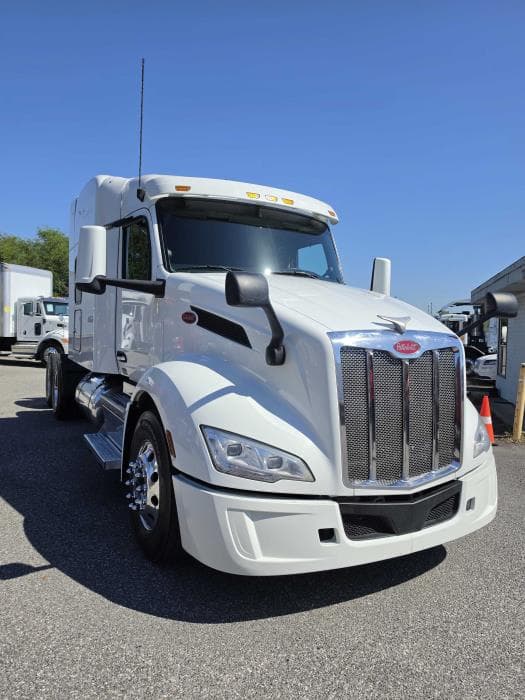 2022 Peterbilt 579 — photo 2