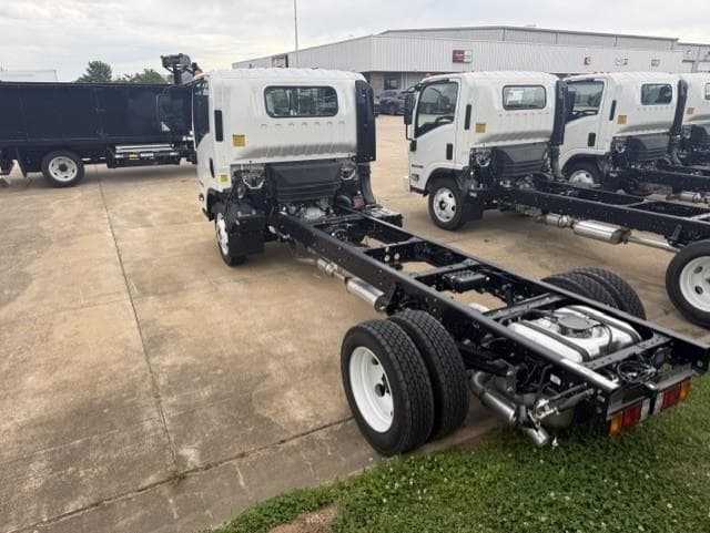 2026 Isuzu NRR — photo 6