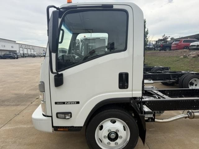 2026 Isuzu NRR — photo 8