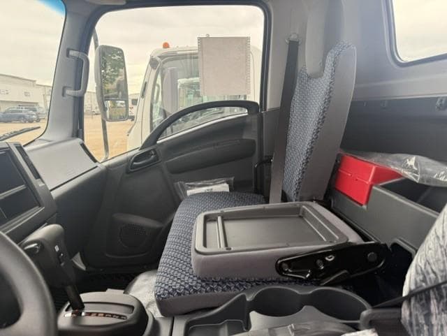 2026 Isuzu NRR — photo 10