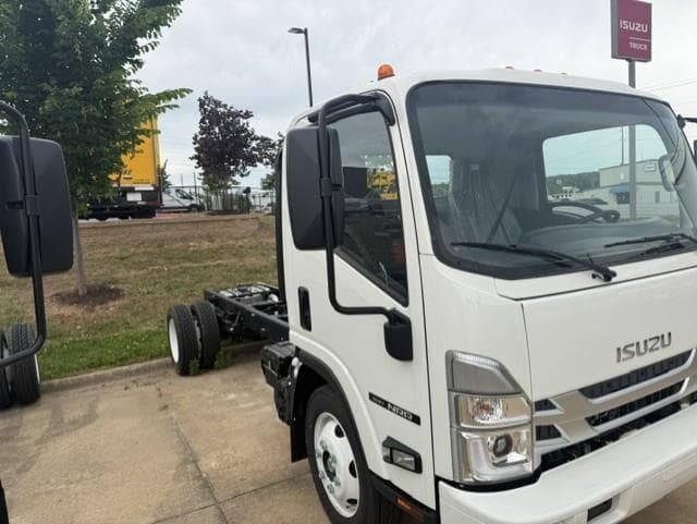 2026 Isuzu NRR — photo 3
