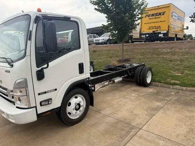 2026 Isuzu NRR — photo 4