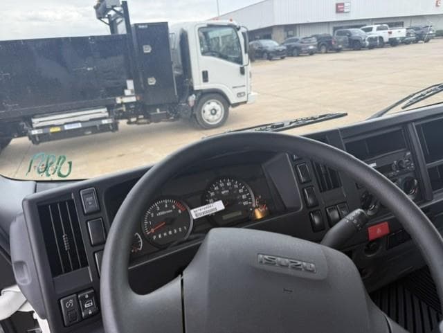 2026 Isuzu NRR — photo 9