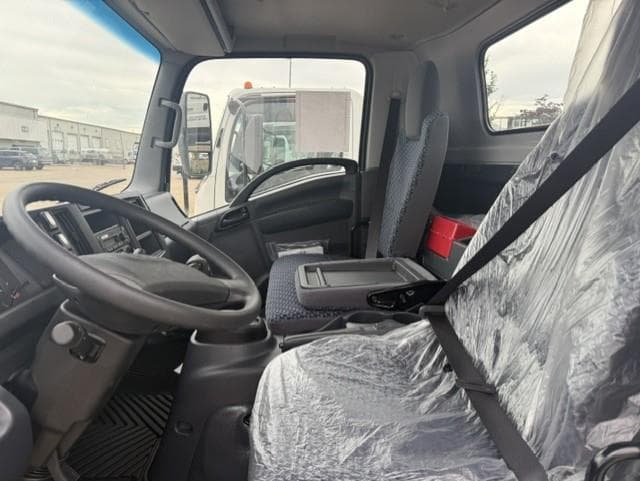 2026 Isuzu NRR — photo 11