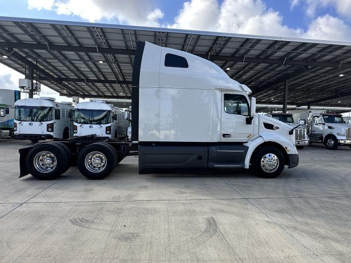 2021 Peterbilt 579 — photo 7